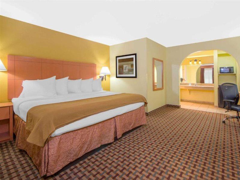 Days Inn By Wyndham Lubbock South Екстер'єр фото