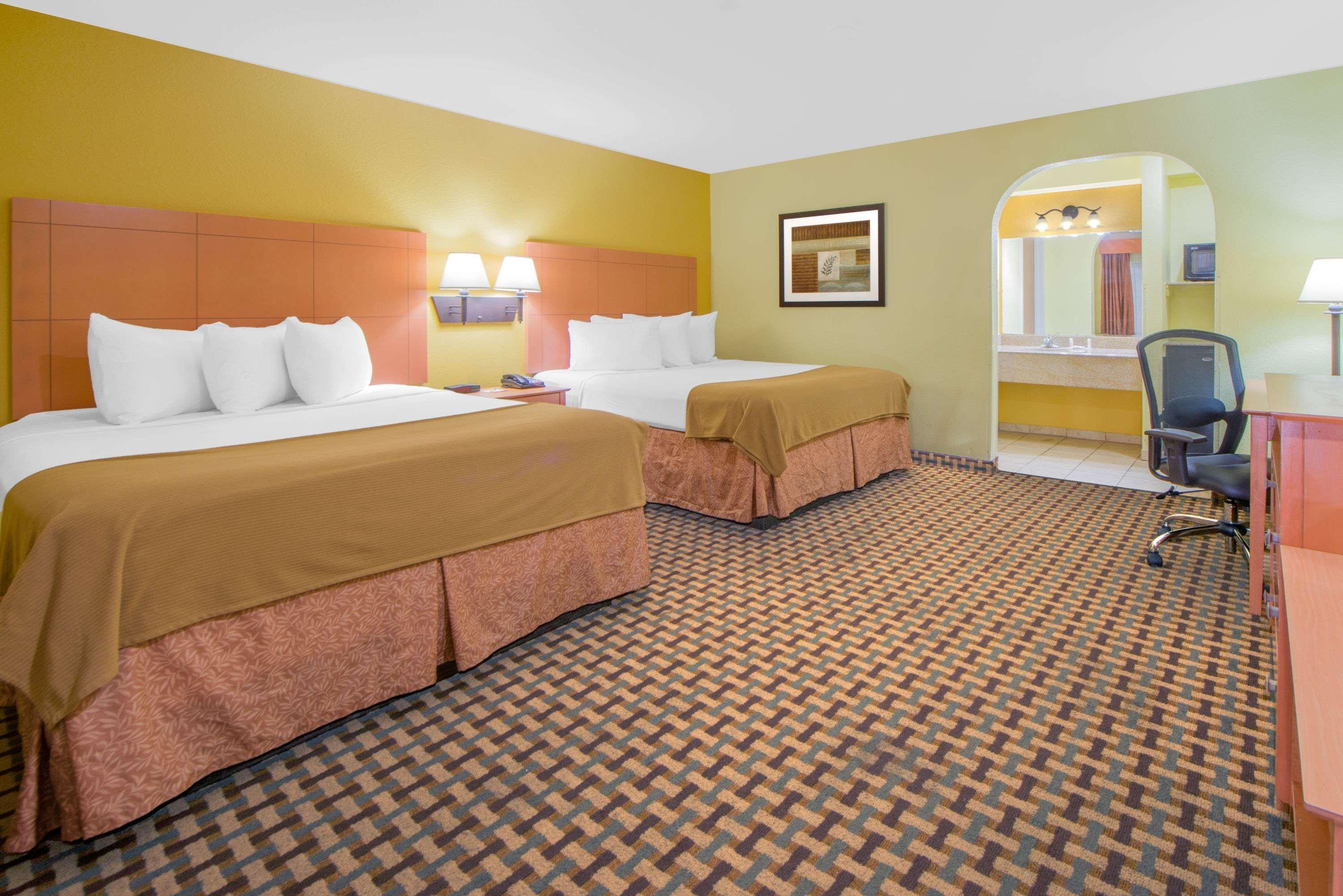 Days Inn By Wyndham Lubbock South Екстер'єр фото