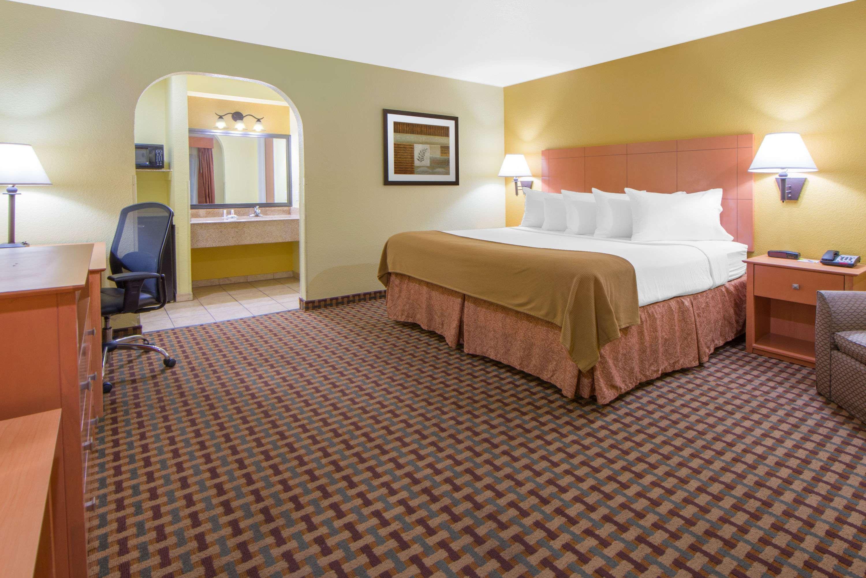 Days Inn By Wyndham Lubbock South Екстер'єр фото
