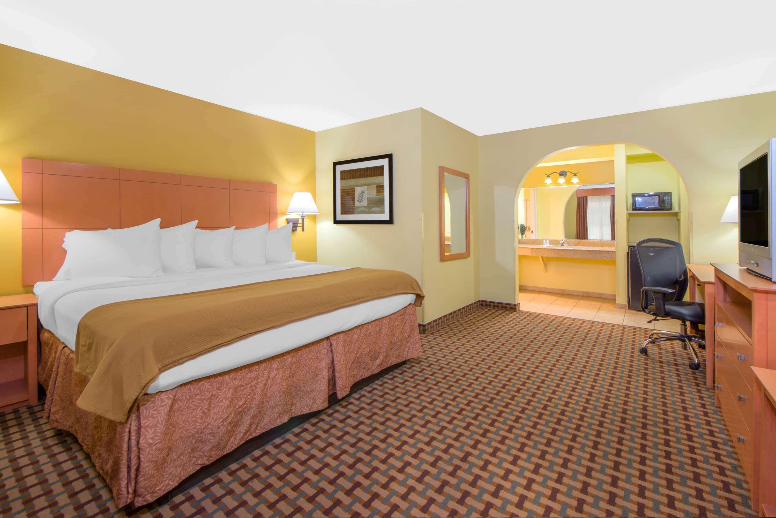 Days Inn By Wyndham Lubbock South Екстер'єр фото