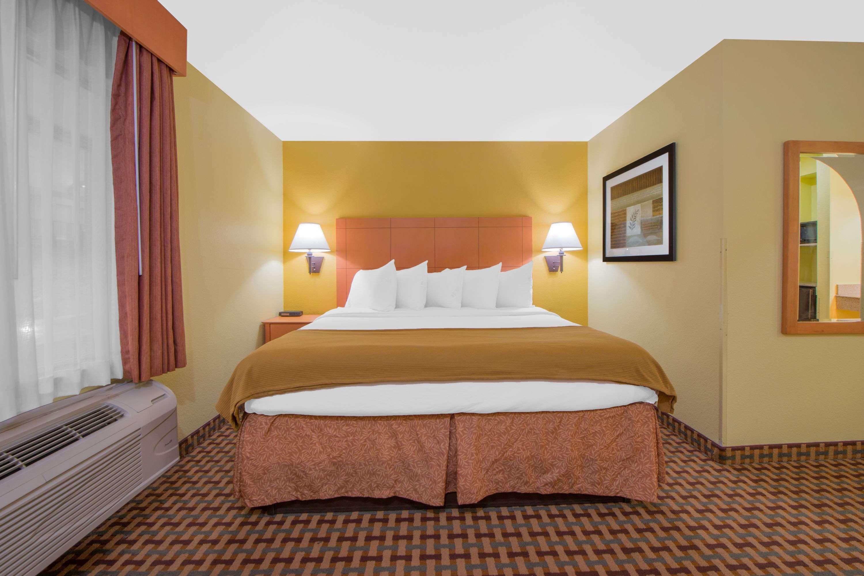 Days Inn By Wyndham Lubbock South Екстер'єр фото
