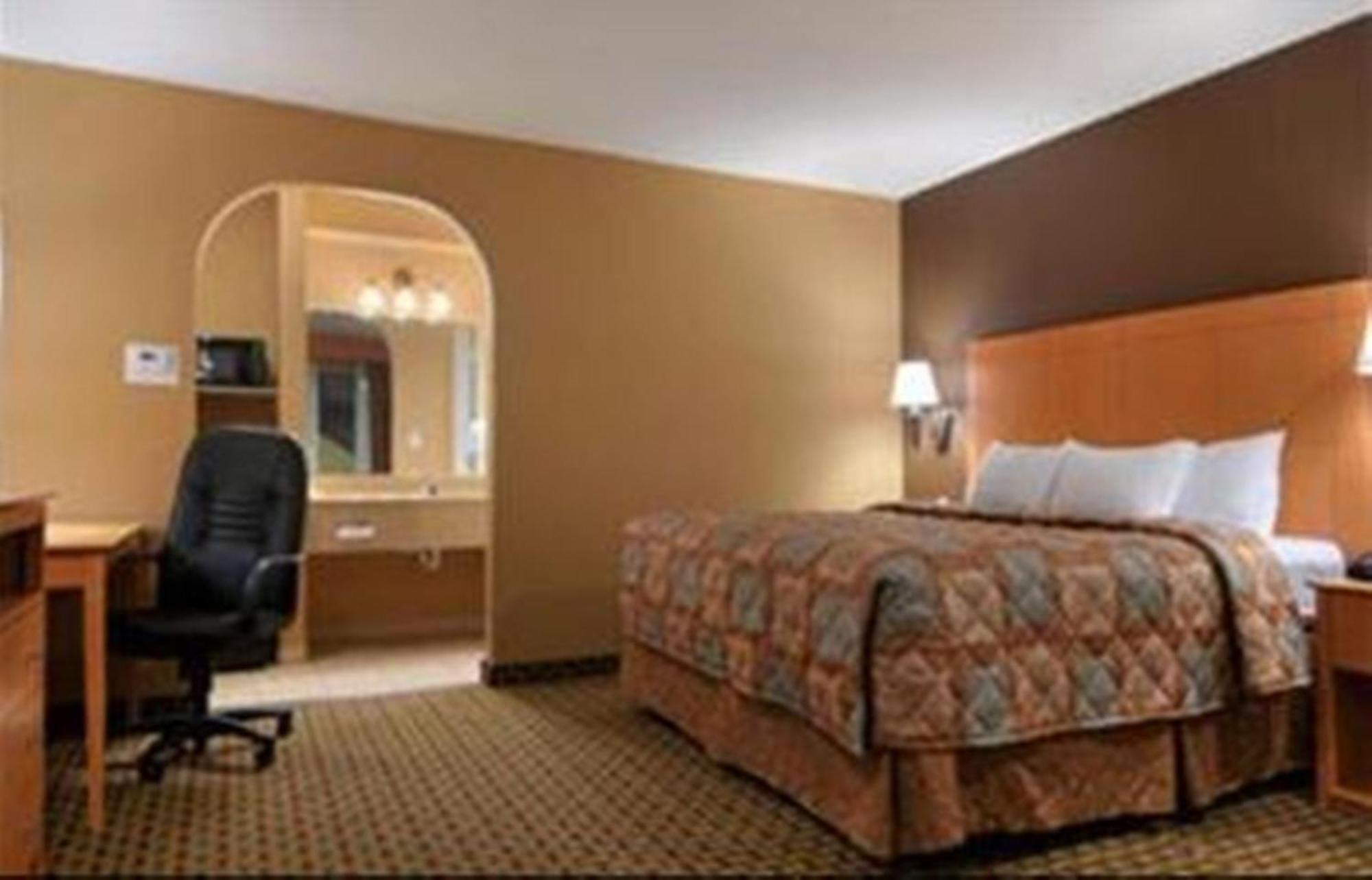 Days Inn By Wyndham Lubbock South Екстер'єр фото