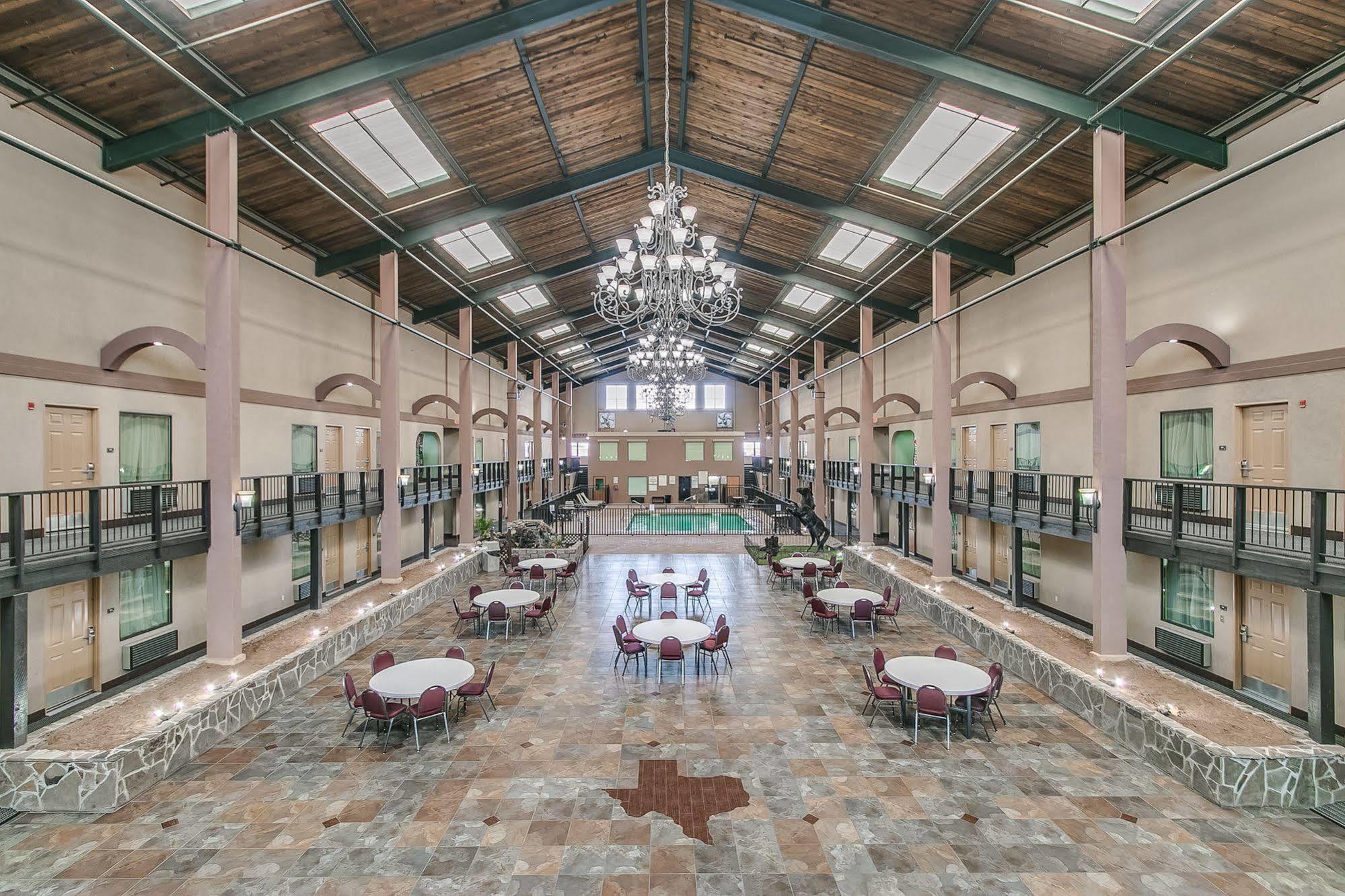 Days Inn By Wyndham Lubbock South Екстер'єр фото